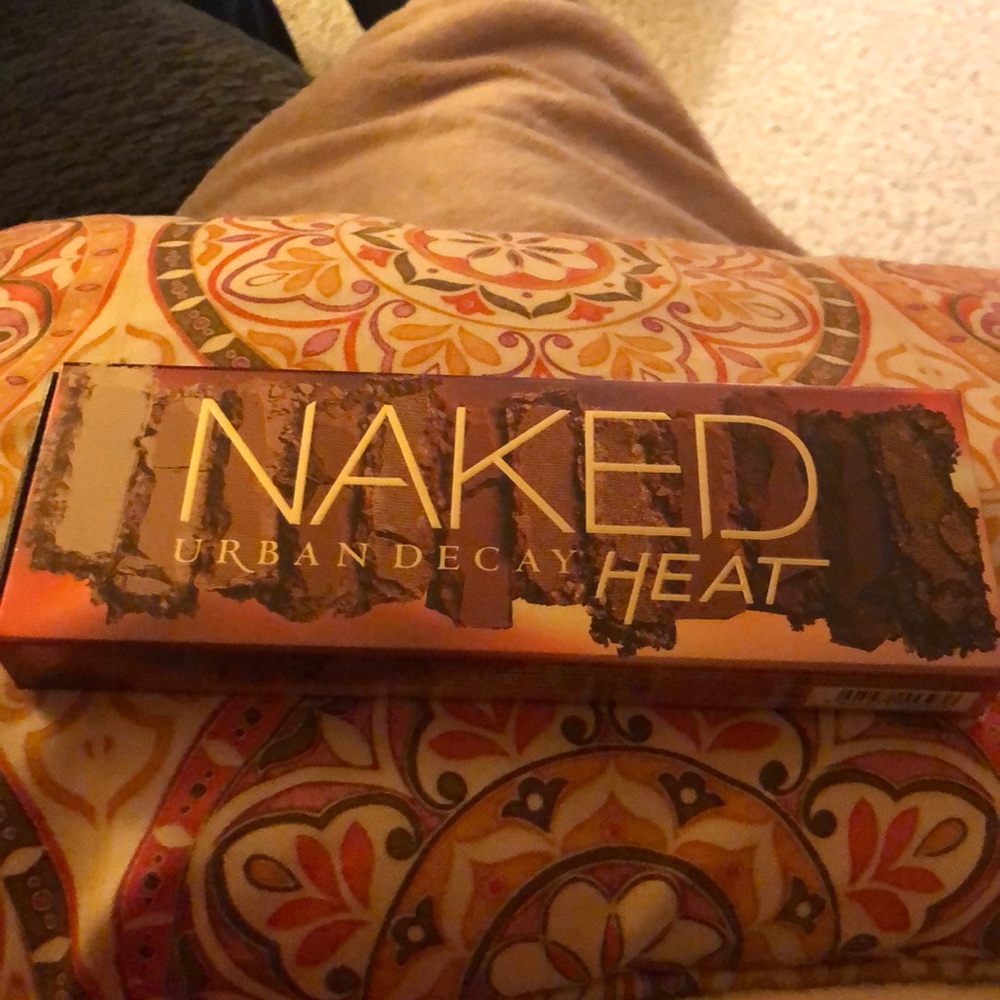 Urban Decay NAKED HEAT eyelash palette